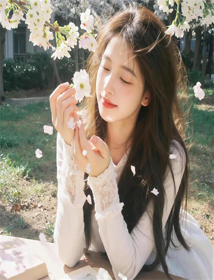 服装造型：《重回80闪婚京圈大佬甜蜜蜜》拍摄的技术难题与解决方案——传统元素的现代诠释