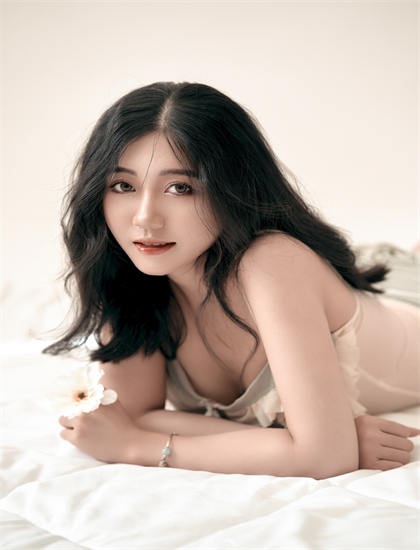 文化分析：《月歌》中的的社会意义与现实影响 理解作品的时代背景与文化语境